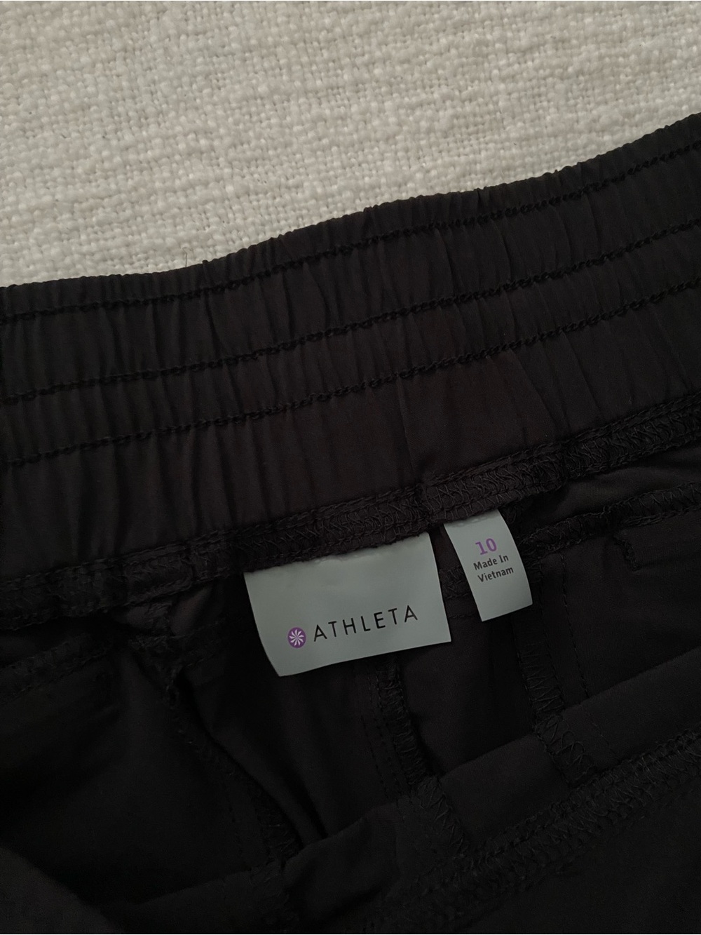 Athleta Women’s Athletic Pants with Zip Pockets and Adjustable Ankles Size 10 - Picture 2 of 8